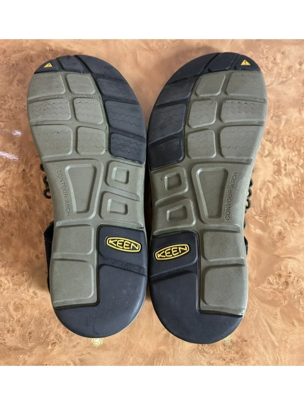 KEEN UNEEK Dark Olive Black Two-Cord Sandals Men's Size 10 Casual Outdoor Shoes